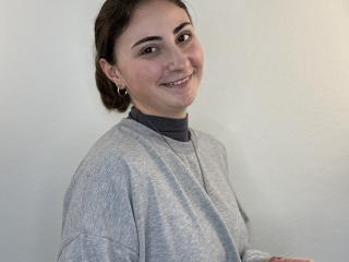 Prikaži popoln profil modela CaraBong