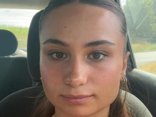 Se komplett profil för ClhoeGb
