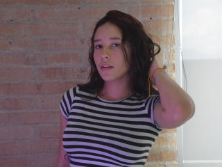 Se komplett profil för JuliethCourtouis