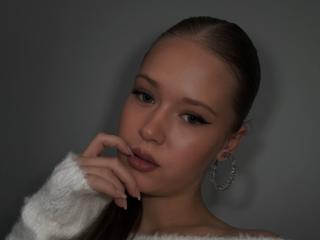 См. подробные сведения о модели LillianaWhang