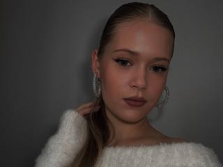 Se komplett profil för LillianaWhang