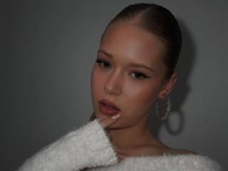 Se komplett profil för LillianaWhang