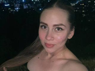 См. подробные сведения о модели AlessiaCruz