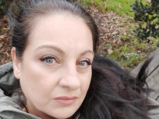 Prikaži popoln profil modela Emerald