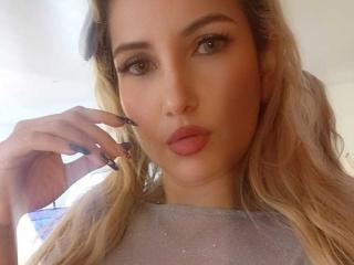 Prikaži popoln profil modela GiuliaAddams