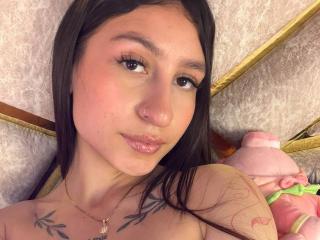 Prikaži popoln profil modela MaddyCarina