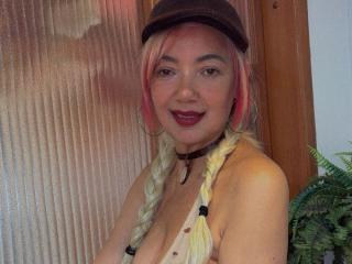 AmelieLux's Model Profile