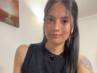 NiaWhitee's Model Profile