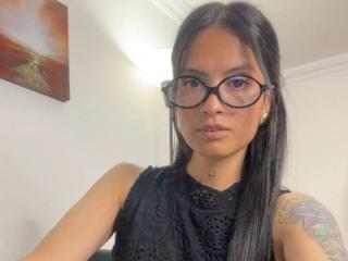 NiaWhitee's Model Profile