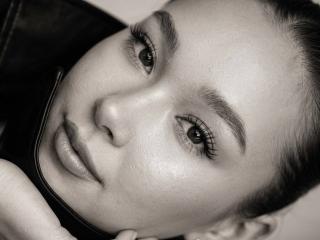 См. подробные сведения о модели NadineYauger