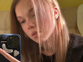 См. подробные сведения о модели KasieRoshia