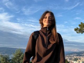 Δείτε την λεπτομερή καρτέλα του BernadineMelysa