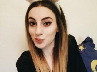 KendallKitten - Live cam exciting with this Young lady with average hooters 