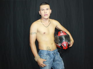 AndyPlay - Web cam exciting with a trimmed private part Gays 