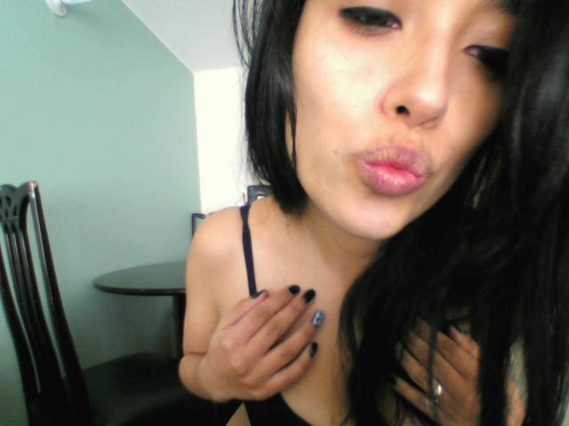 AlissonMitch - Chat cam hot with a brunet Young and sexy lady 