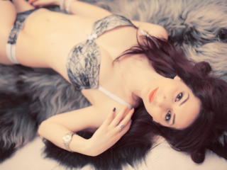 AnneHar - Web cam sexe avec une Splendide jeune nana en chaleur au corps musclé sur le service Xlovecam 