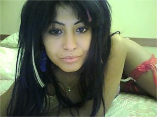 ItalianGirl - Cam xXx with a regular body Young and sexy lady 