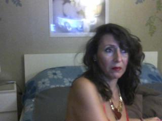 Oksenna - Chat live porn with this being from Europe Attractive woman 
