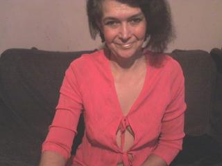 Lili69 - Live nude with this brunet MILF 