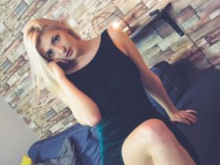 CeciliaCate - Webcam live hot with a European College hotties 