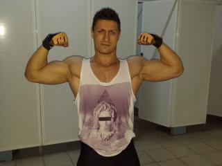 AlexMuscle - online chat sexy with a European Gays 