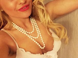 EvaFeminine - online show hot with this blond Hot babe 