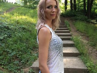 AvelynForYou - Web cam xXx with a White Hot babe 