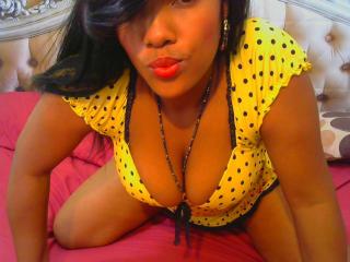 Deborah - Live chat xXx with a ebony College hotties 