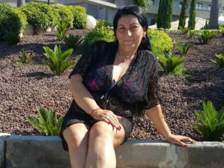 LilySweet - online show sex with this well built Lady over 35 