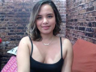 Litzydouce - online show porn with a latin College hotties 
