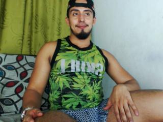 DanielBigDick - Webcam live xXx with a latin Men sexually attracted to the same sex 