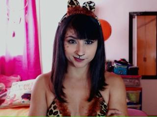 LeslieRose - Live cam x with a latin Hot chicks 