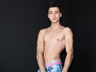 Karolino - chat online porn with this Homosexuals with muscular physique 