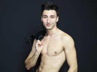 Karolino - Live chat hot with a brunet Horny gay lads 