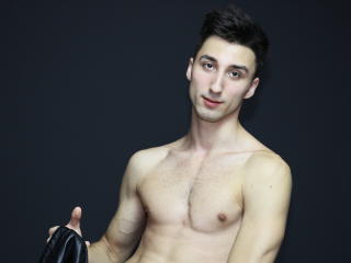 Karolino - Live cam sexy with a charcoal hair Horny gay lads 