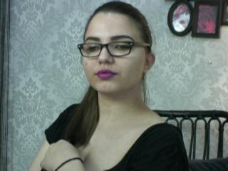 AnastassiaLove - Webcam hot avec une Très belle jeune fille en chaleur occidentale sur le site Xlovecam 