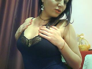 HotAryna - Live cam hot with this standard body Girl 