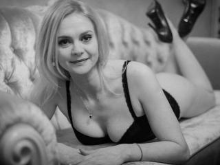 NastyHotEyes - Show hot avec cette Camgirl mature avec des beaux seins sur XloveCam 