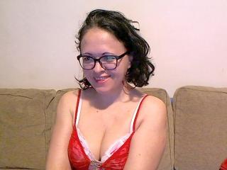 DouceIsabelle - Live cam nude with this athletic body Attractive woman 