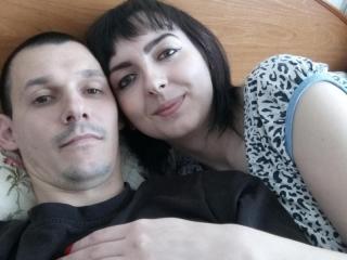 CarolAndEric - Webcam live nude with this European Female and male couple 
