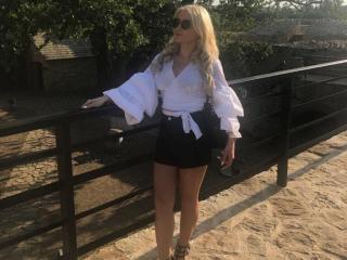EvaFeminine - Chat cam hard with this so-so figure Hot babe 