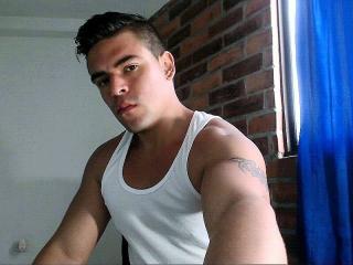 MatthewCole - Live chat exciting with this shaved intimate parts Horny gay lads 