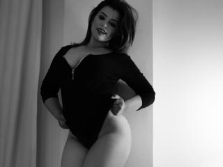 RoseKate - Live cam exciting with a ordinary body shape College hotties 