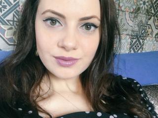 MissAracely - Show hard with this shaved private part Girl 