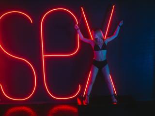 NikiSkyler - Show sex with a fit physique 18+ teen woman 