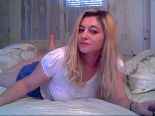EliseHOT - Webcam live hard with this shaved pussy 18+ teen woman 
