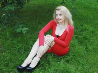 AmeliaBlanc - Live chat x with this White Hot chick 
