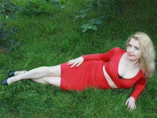 AmeliaBlanc - Show live hot with this platinum hair Lady 