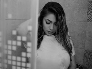 Lygia - Web cam sexy with this White Young and sexy lady 
