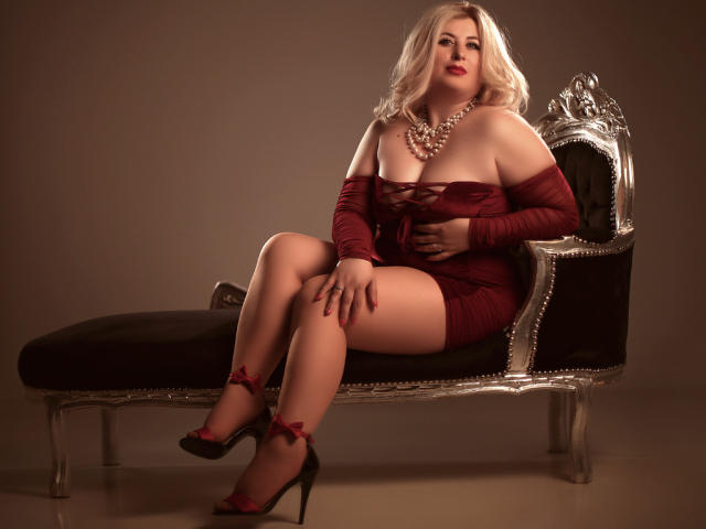 OneHotSexySandra - online show hard with this gold hair Sexy babes 